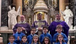 ELS ANGELETS VISITEN LA MARE DE DÉU DELS DESEMPARATS